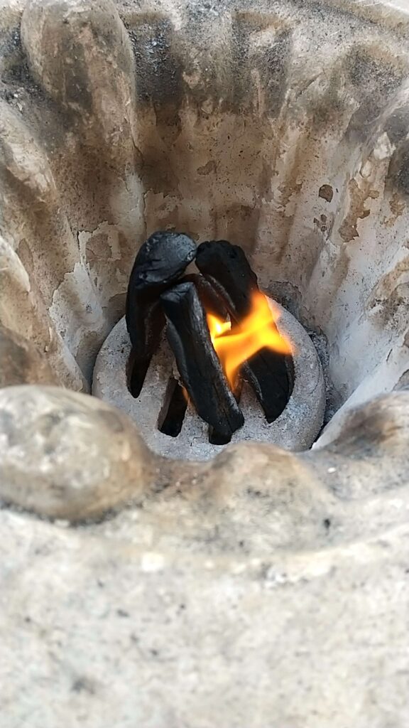 木炭に火をつける